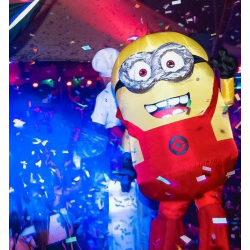 Minions a pie o en zancos