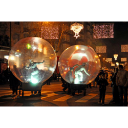 Personatges en vitrines itinerants