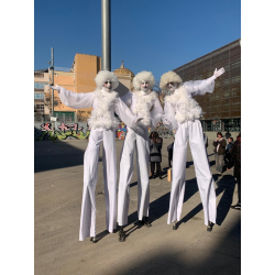 Personatges en xanques blancs